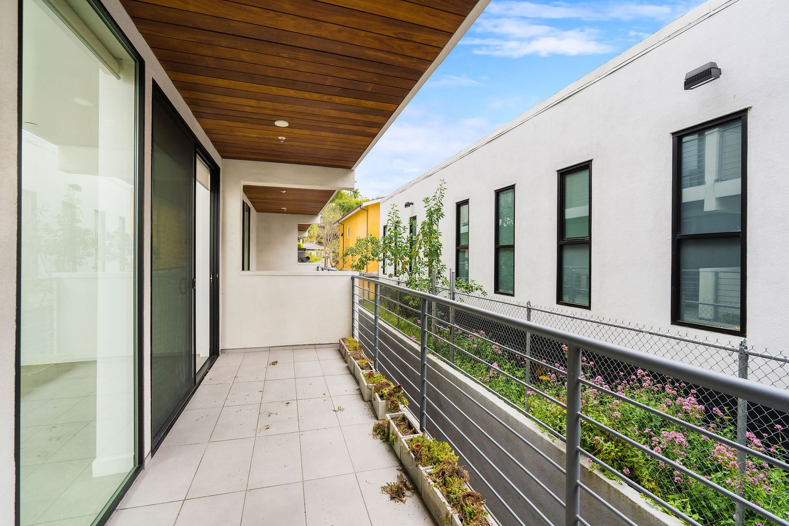 Los Angeles Apartment: 2409 Griffith Park Blvd