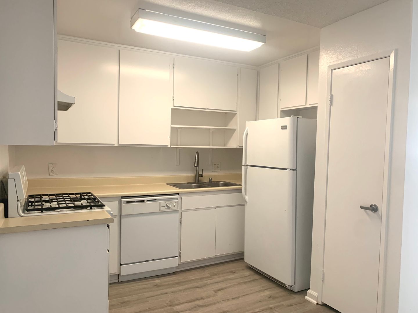 Venice Apartment: 2724 Abbot Kinney Blvd