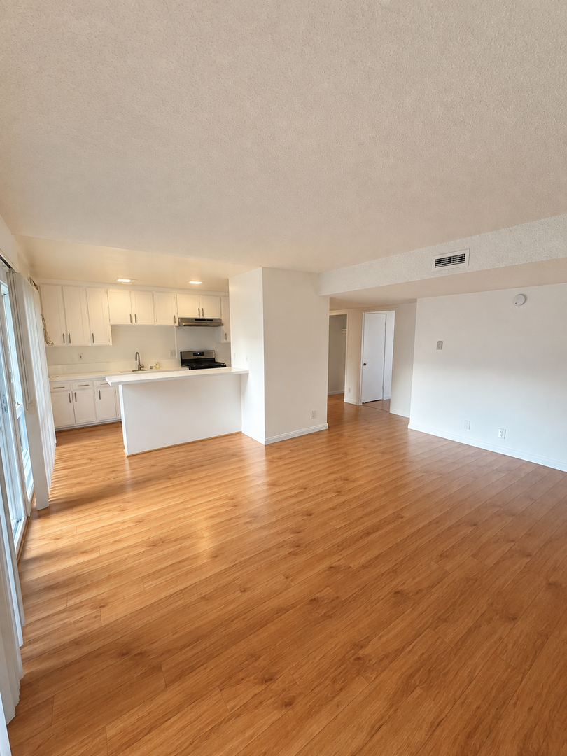 511 N Kenmore Ave 2 of 12