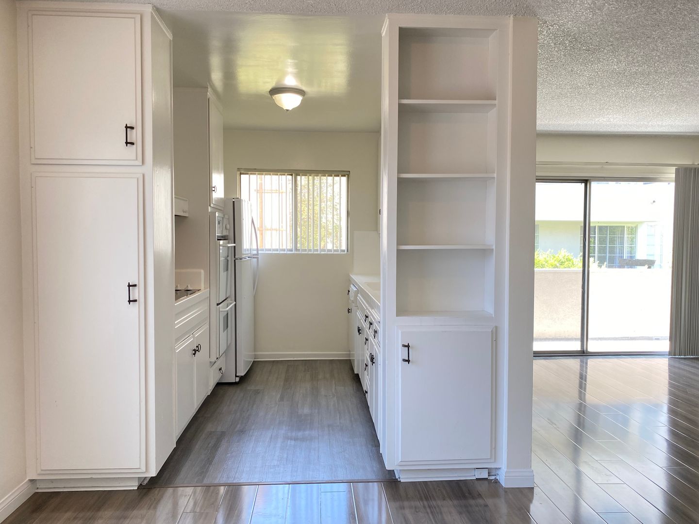 Los Angeles Apartment: 319 S Clark Dr