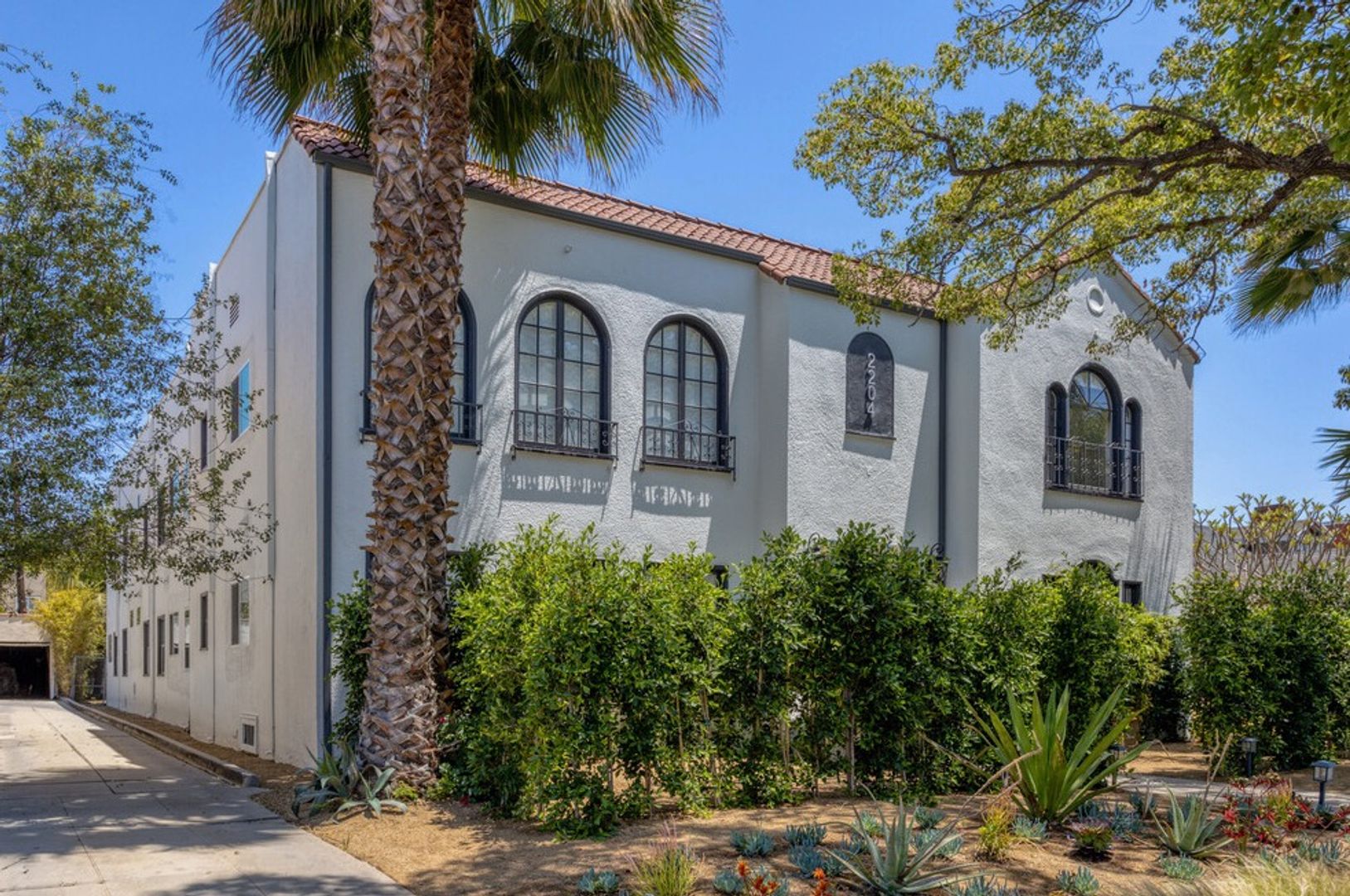 Los Angeles Apartment: 2204 7th Ave