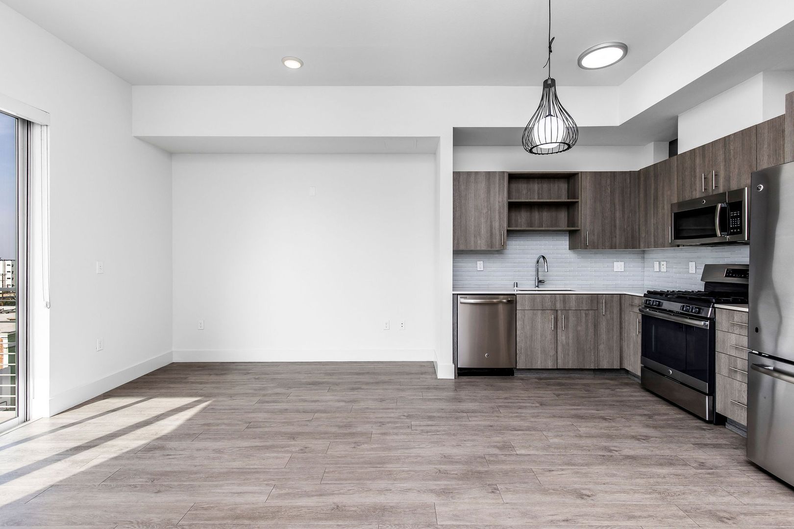 Los Angeles Apartment: 1331 W 7th St