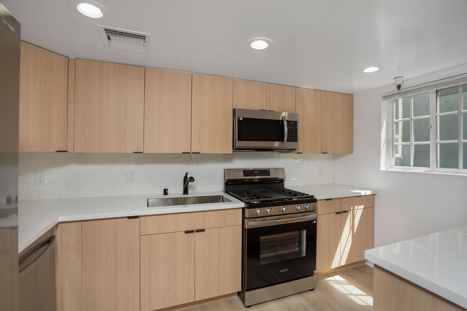 Los Angeles Apartment: 317 S Hamel Rd