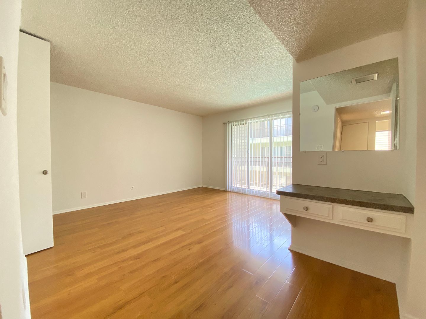 511 N Kenmore Ave 12 of 16