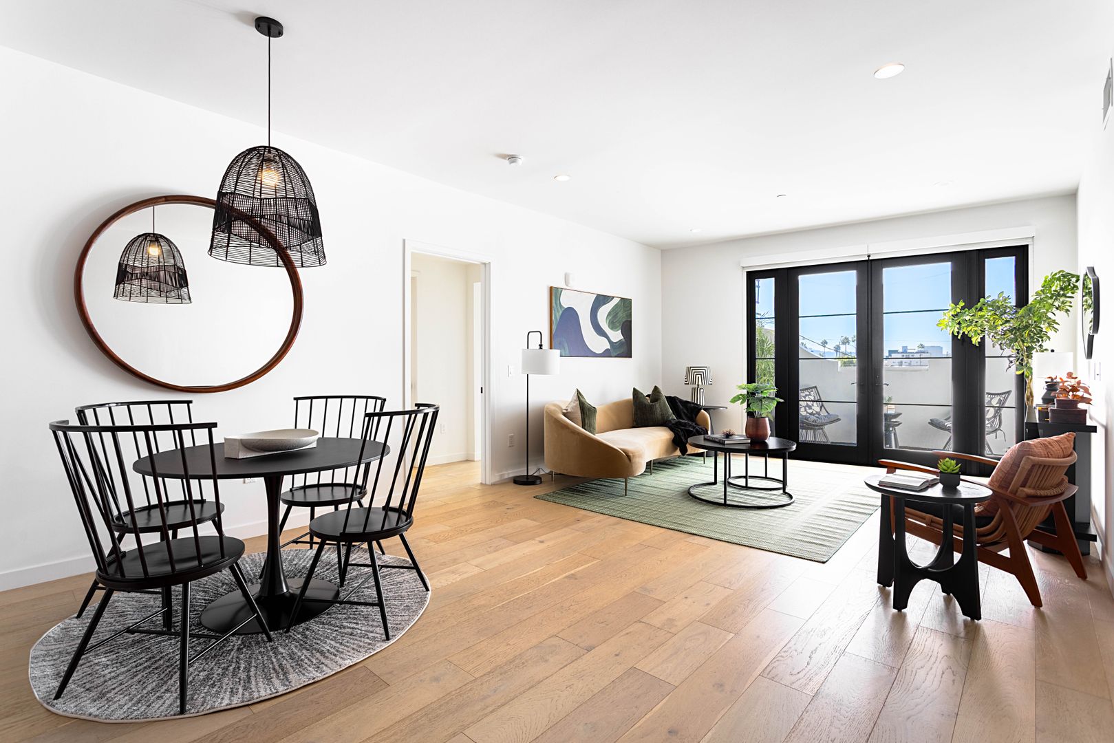 Los Angeles Apartment: 1333 S Orange Grove Ave