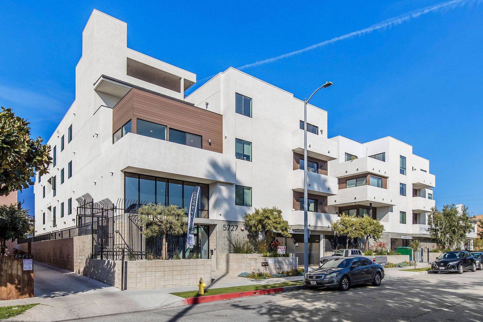 Los Angeles Apartment: 5727 La Mirada Ave