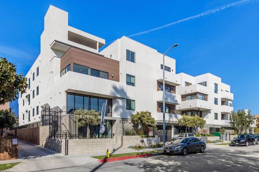 H Wood: Modern 2Bed|2Bath with Balcony and Parking Included – photo 1