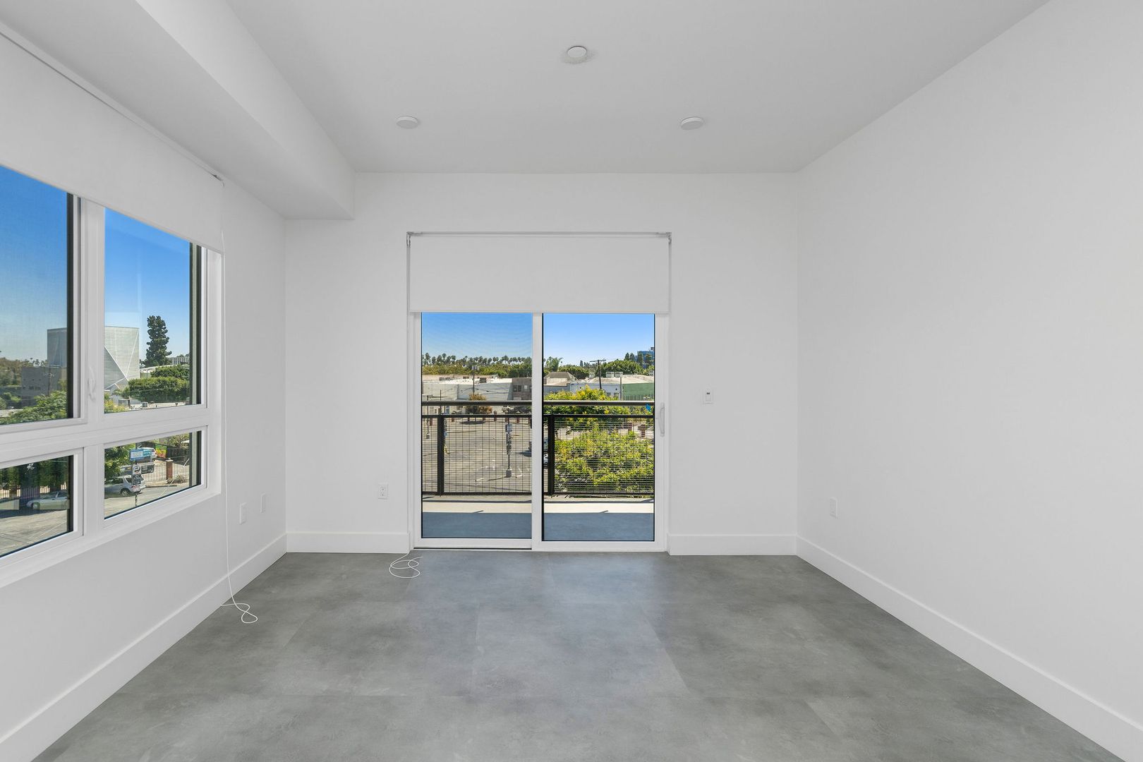 Los Angeles Apartment: 3450 W 43rd St