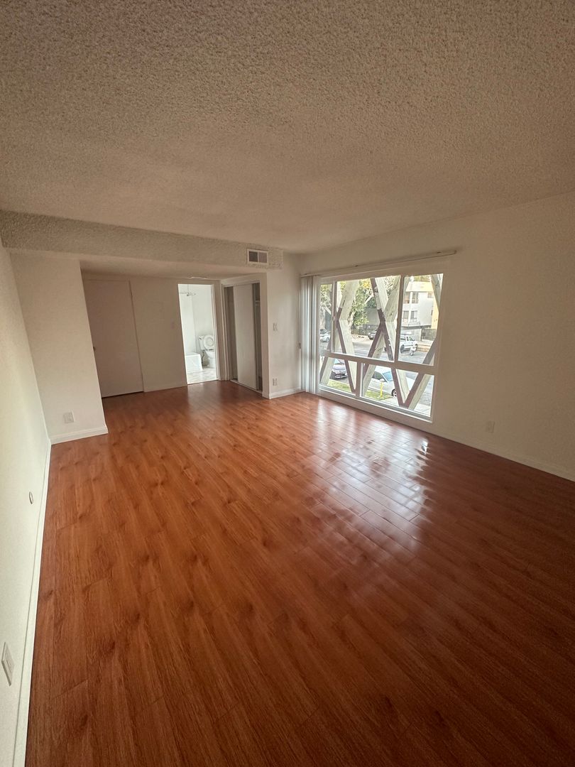 511 N Kenmore Ave 9 of 12