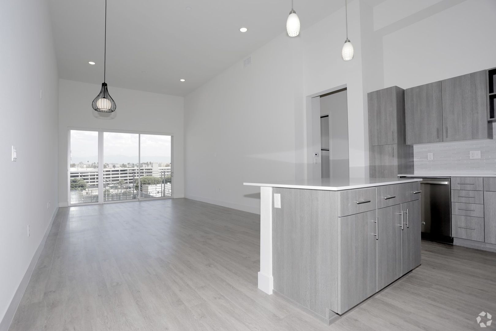Los Angeles Apartment: 1331 W 7th St
