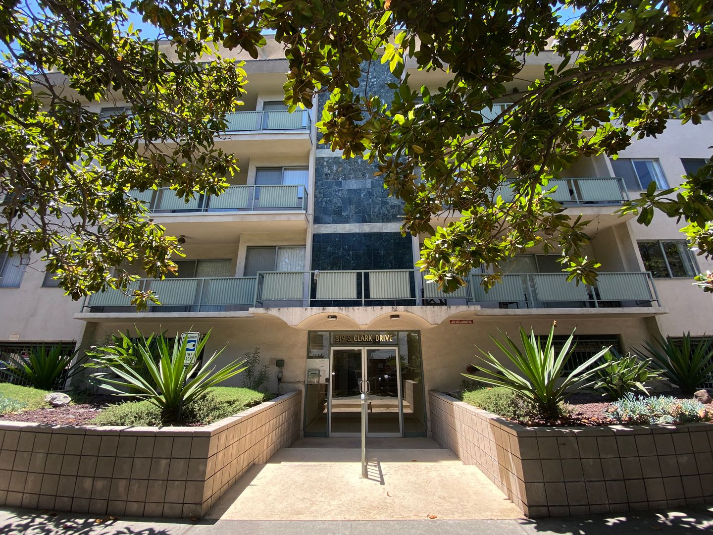 Los Angeles Apartment: 319 S Clark Dr