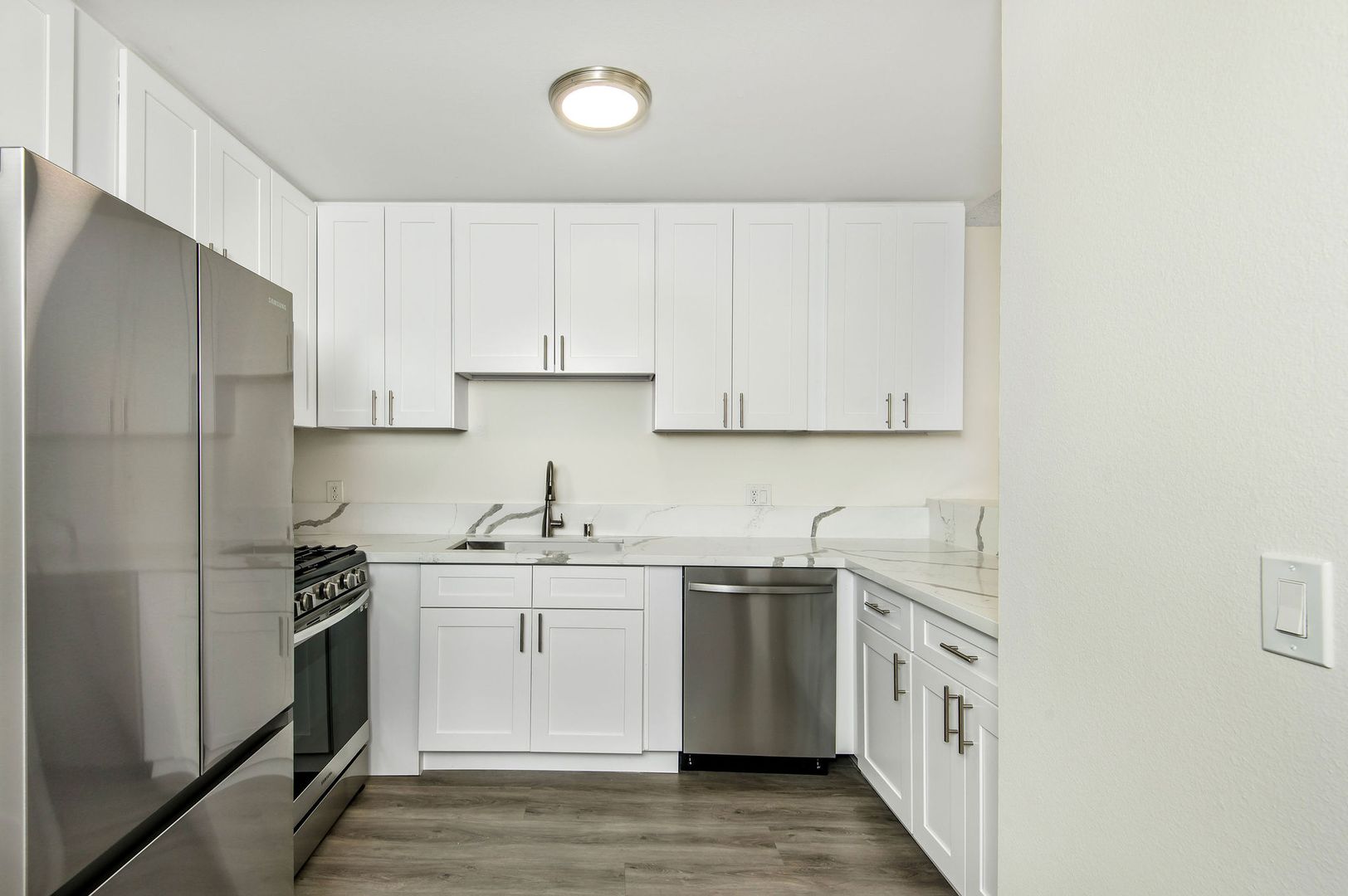 Venice Apartment: 2724 Abbot Kinney Blvd