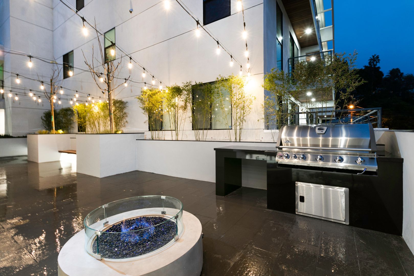 Grill area at The Modern LA (1 of 2)