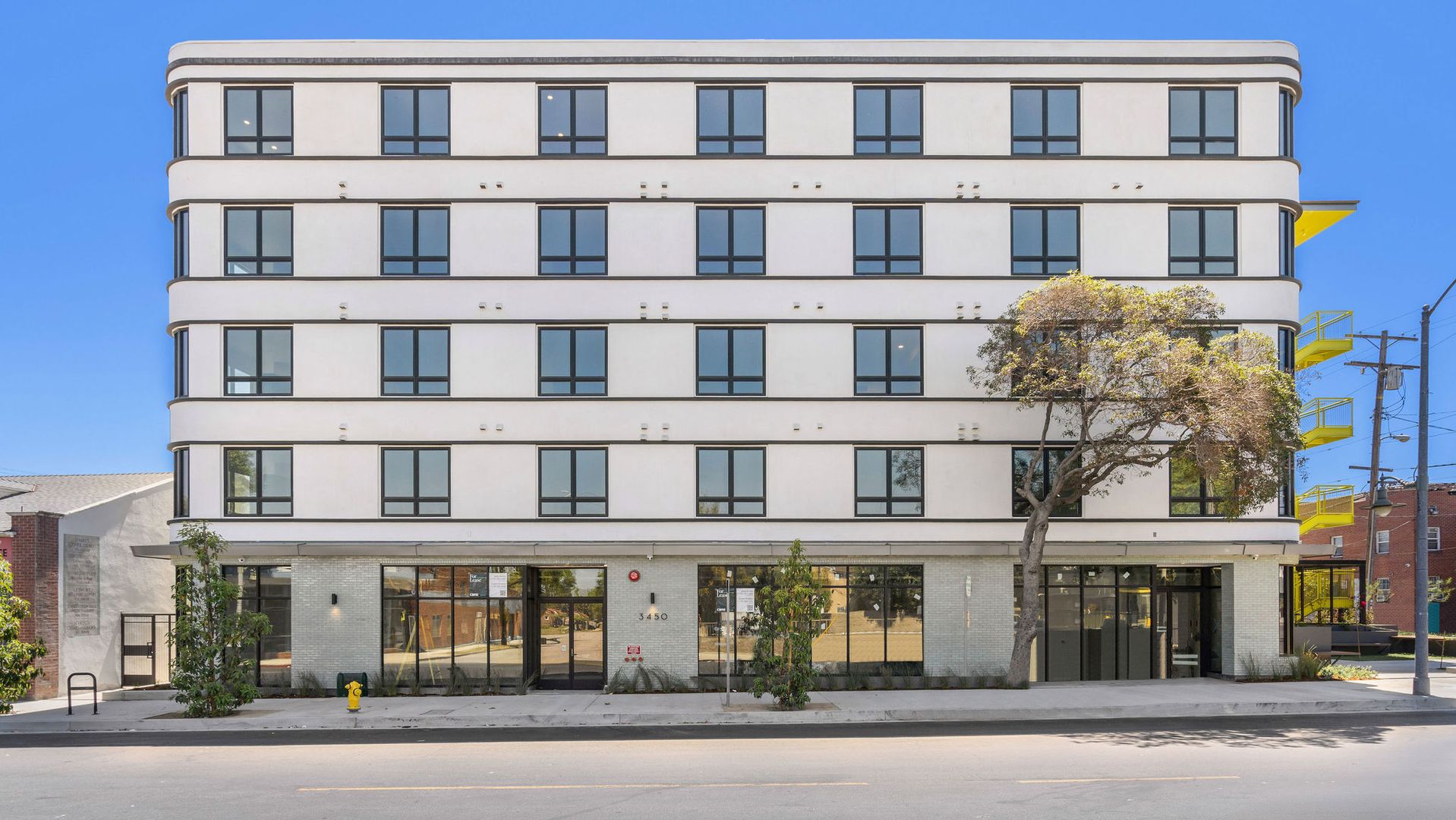 Los Angeles Apartment: 3450 W 43rd St