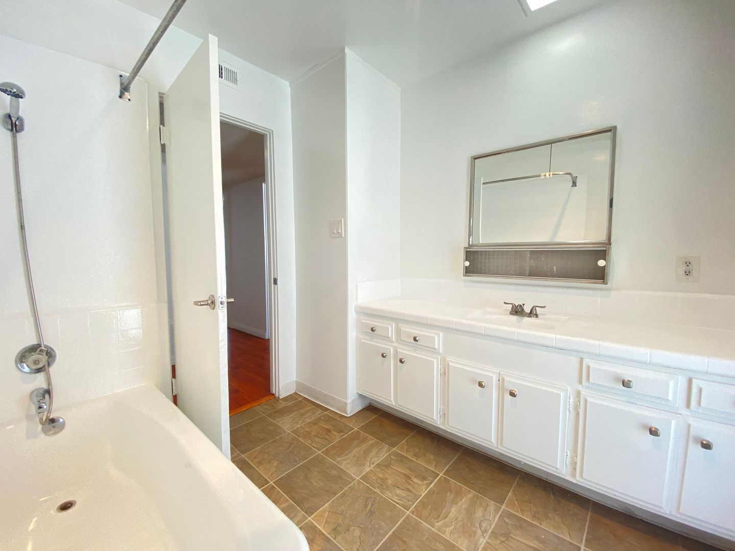 511 N Kenmore Ave 5 of 5