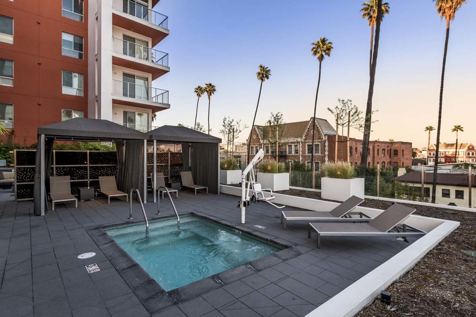 Los Angeles Apartment: 453 S Kenmore Ave