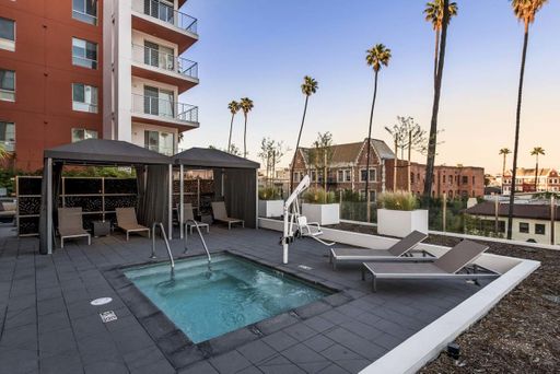 Luxury Studio with Beautiful Views ~ Free Parking ~ Washer|Dryer in Unit – photo 1