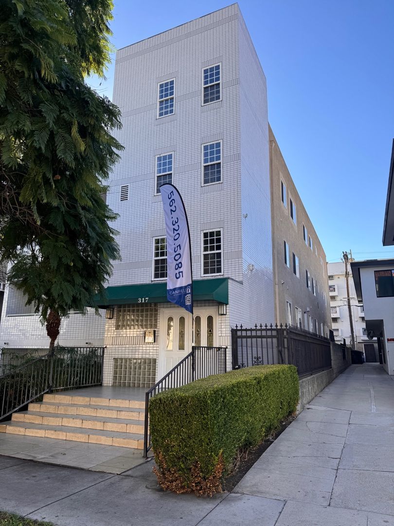 Los Angeles Apartment: 317 S Hamel Rd
