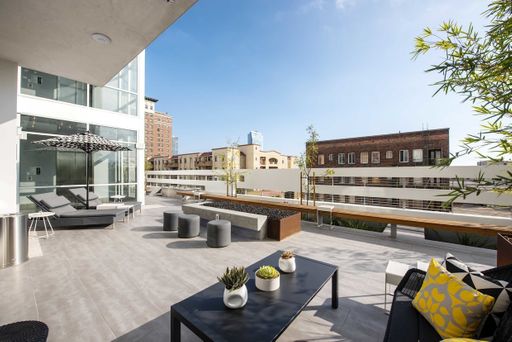 Seven West DTLA: Luxury 2Bed|2Bath ~ Parking ~Laundry in Unit – photo 1