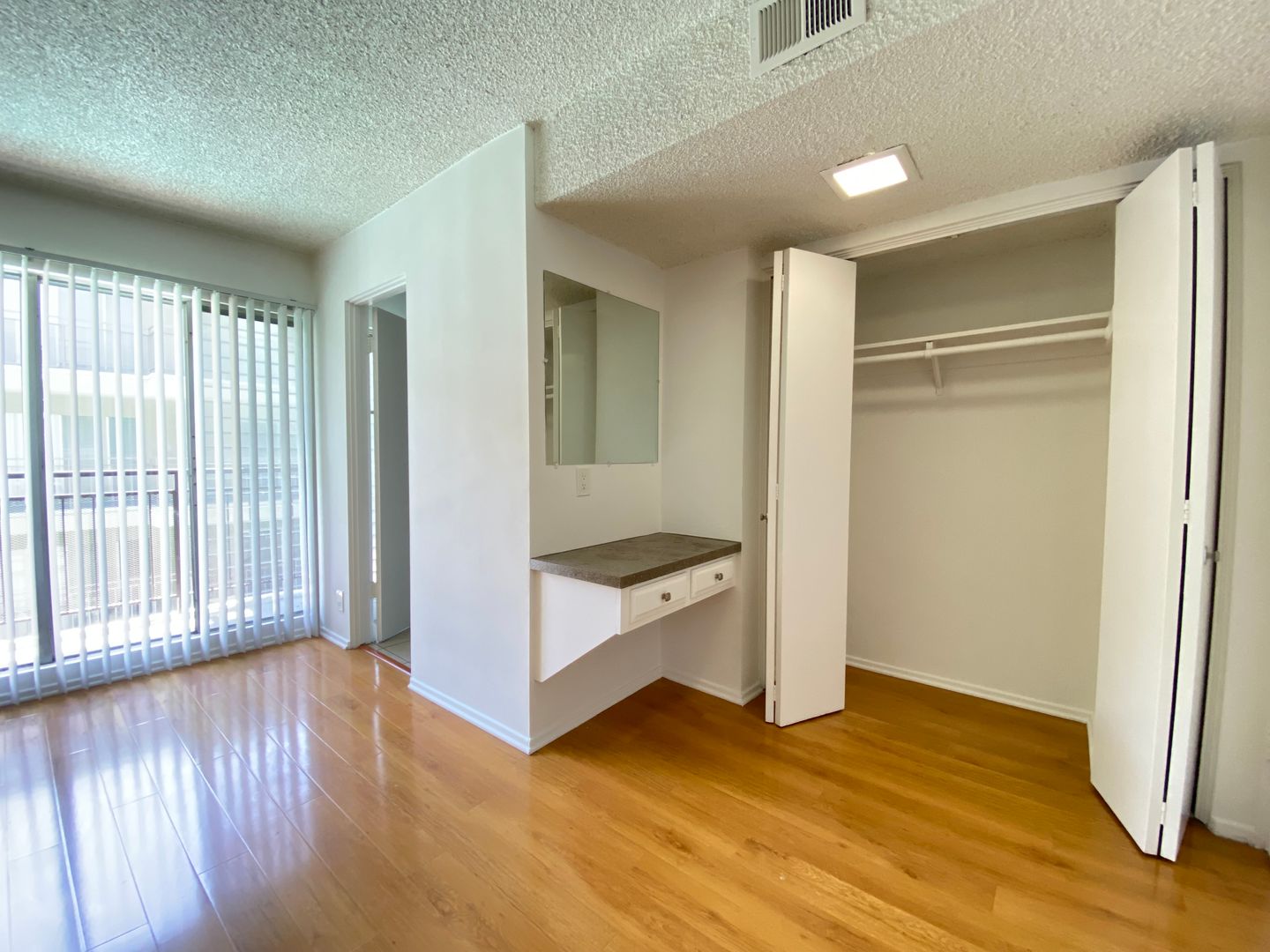511 N Kenmore Ave 14 of 16