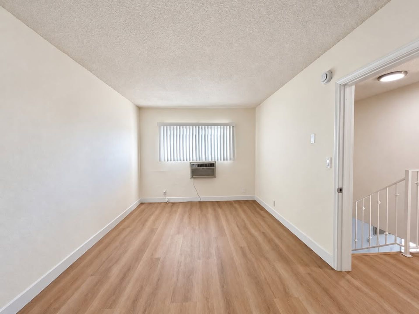 15525 Nordhoff St 11 of 13