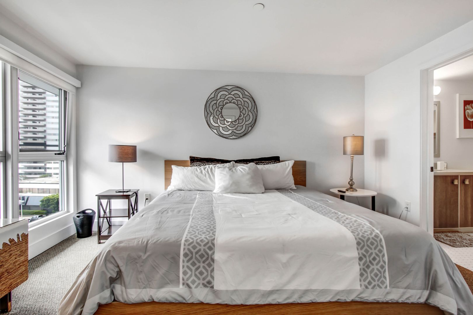 Los Angeles Apartment: 1168 S Barrington Ave