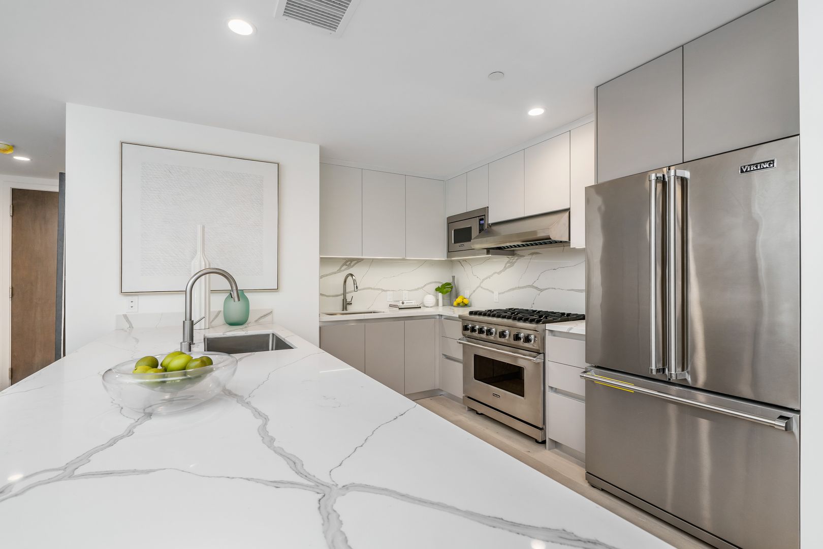 Los Angeles Apartment: 1415 Reeves St