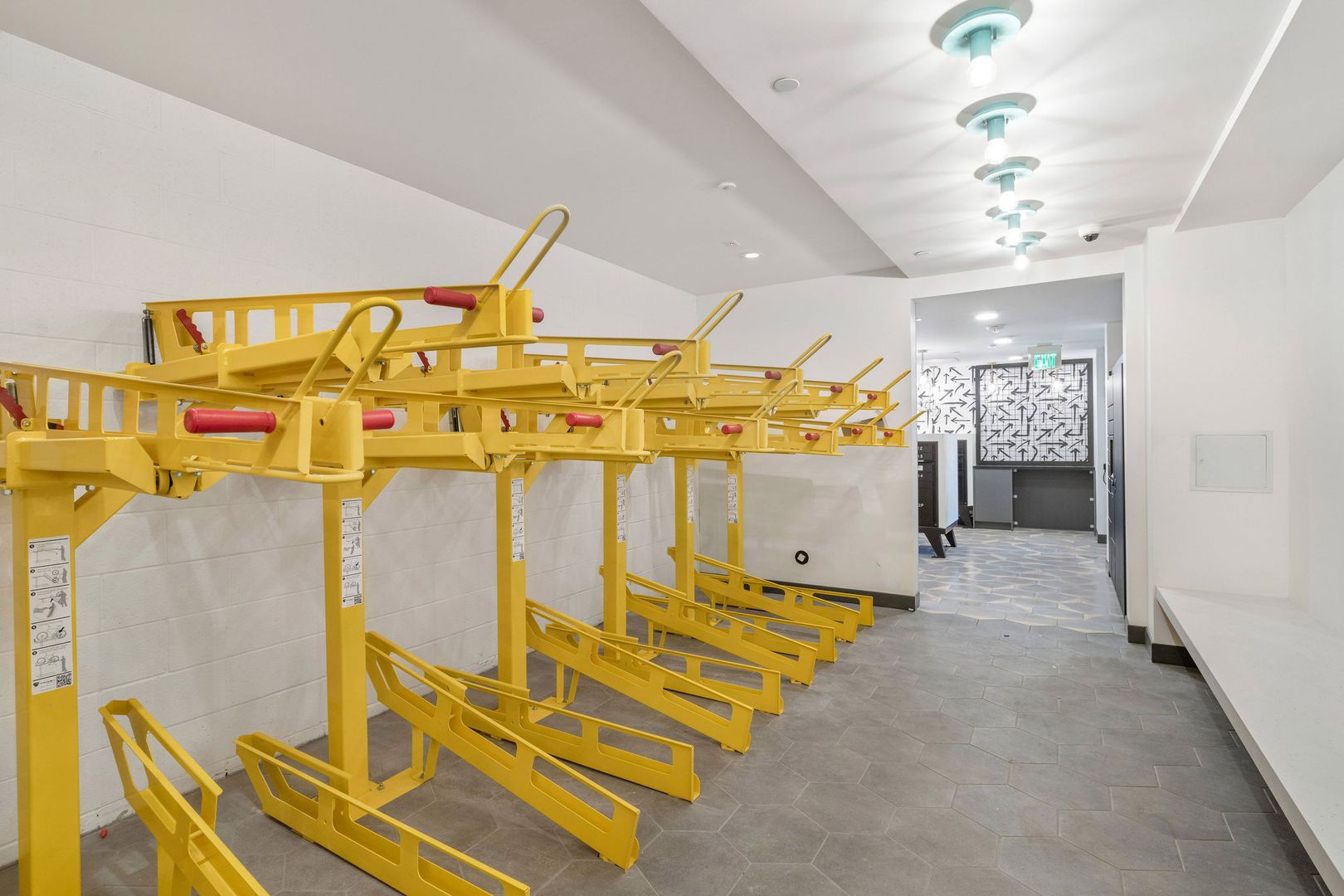 Los Angeles Apartment: 3450 W 43rd St