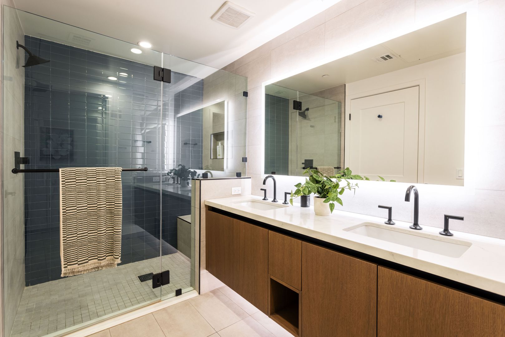 Los Angeles Apartment: 1333 S Orange Grove Ave