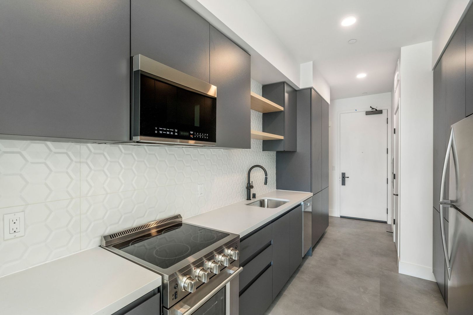 Los Angeles Apartment: 3450 W 43rd St