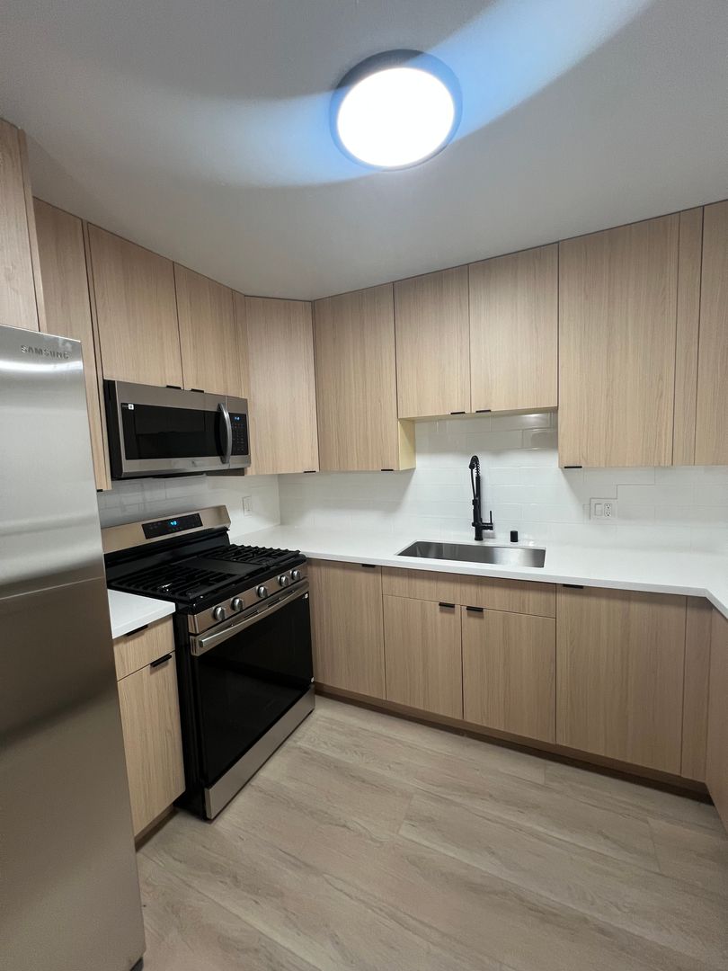 Venice Apartment: 2724 Abbot Kinney Blvd