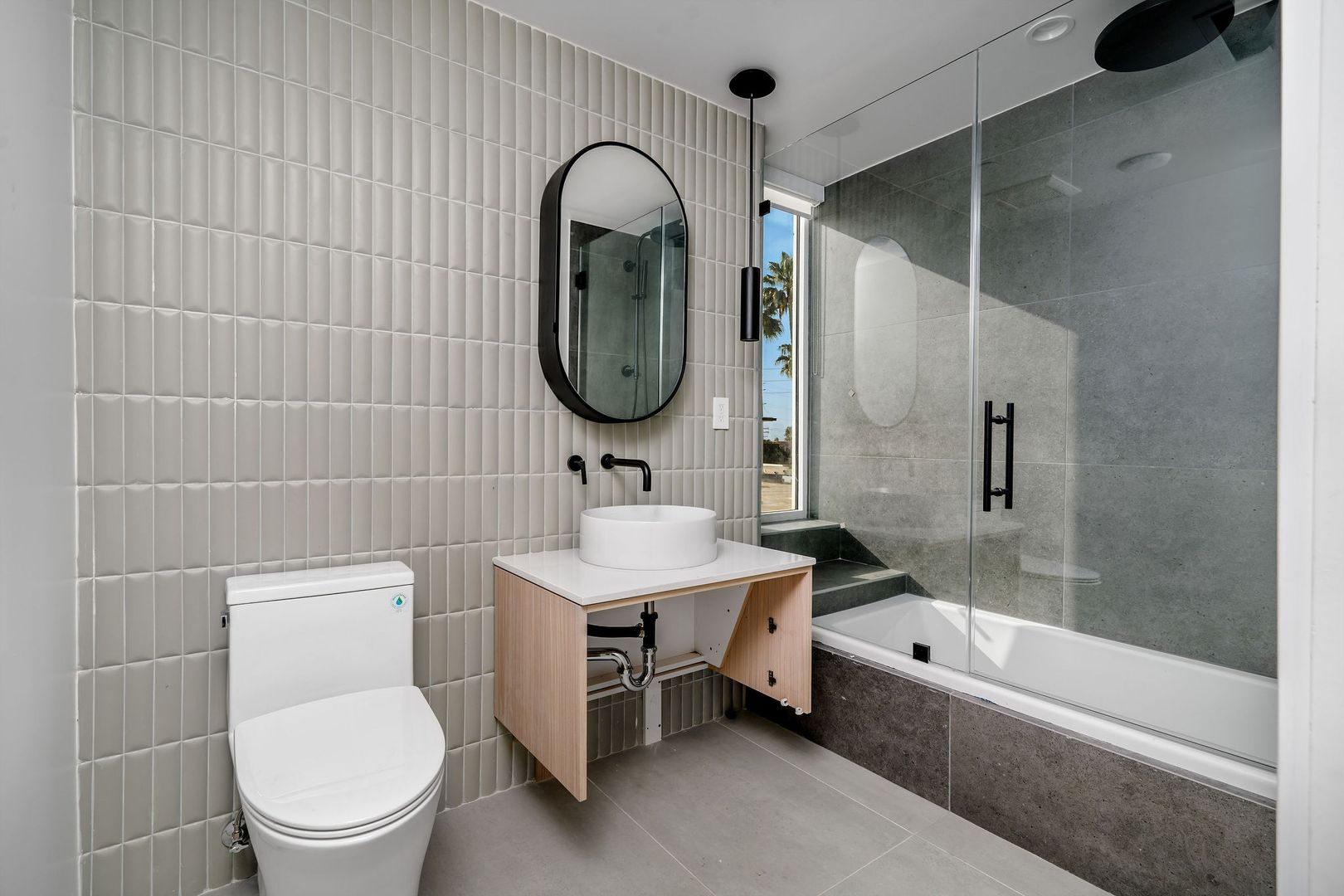 West Hollywood Apartment: 1136 N La Cienega Blvd
