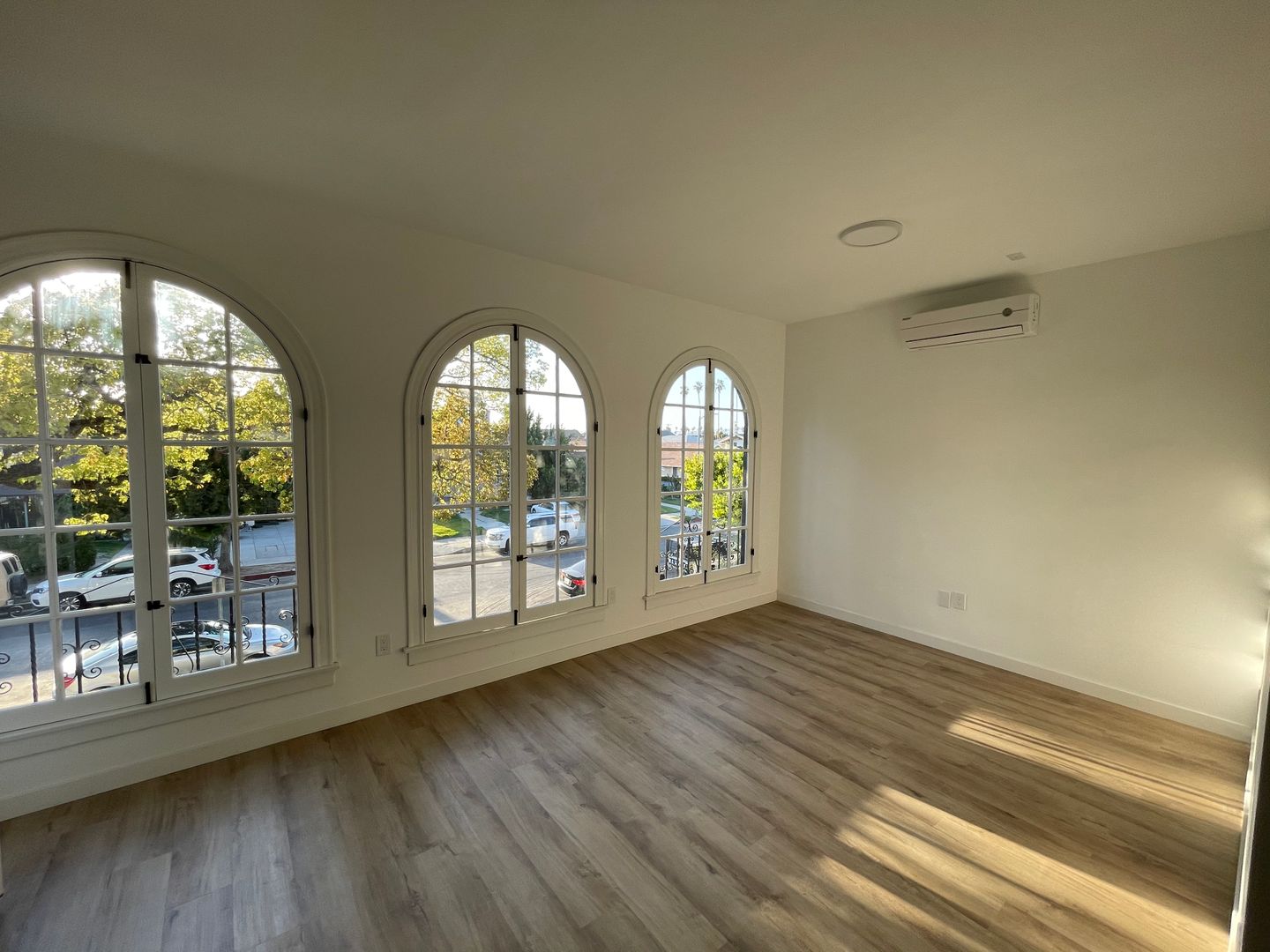 Los Angeles Apartment: 2204 7th Ave