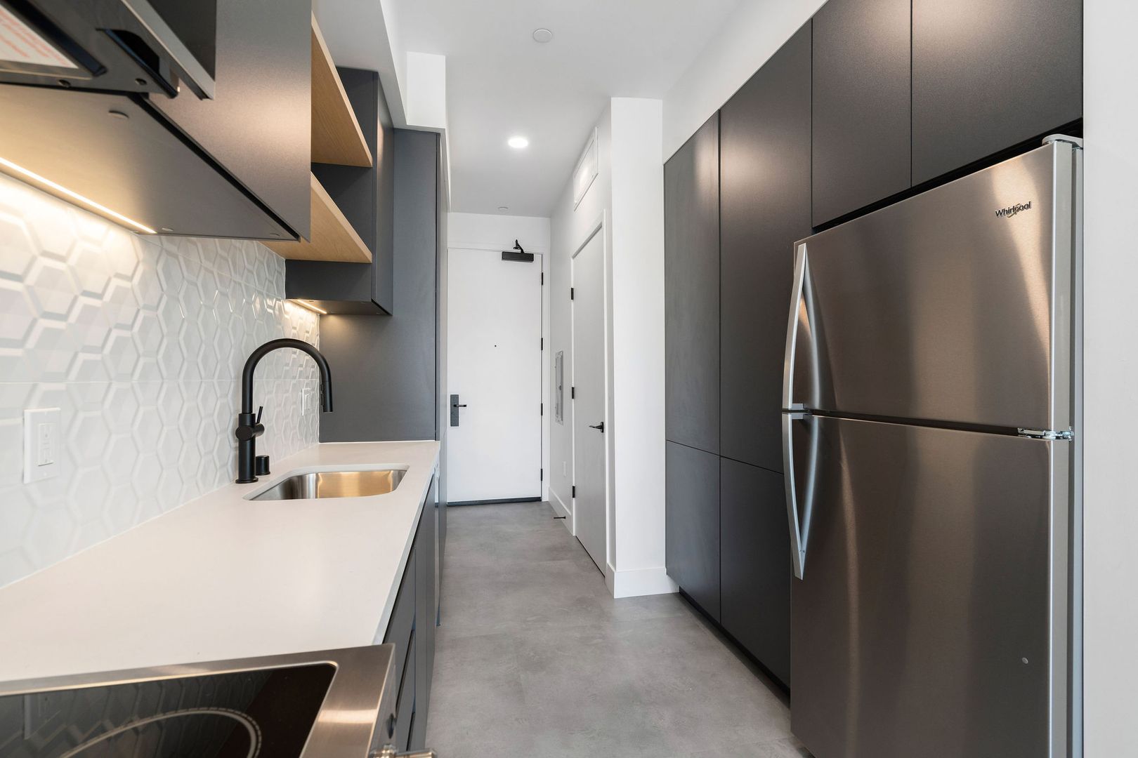 Los Angeles Apartment: 3450 W 43rd St
