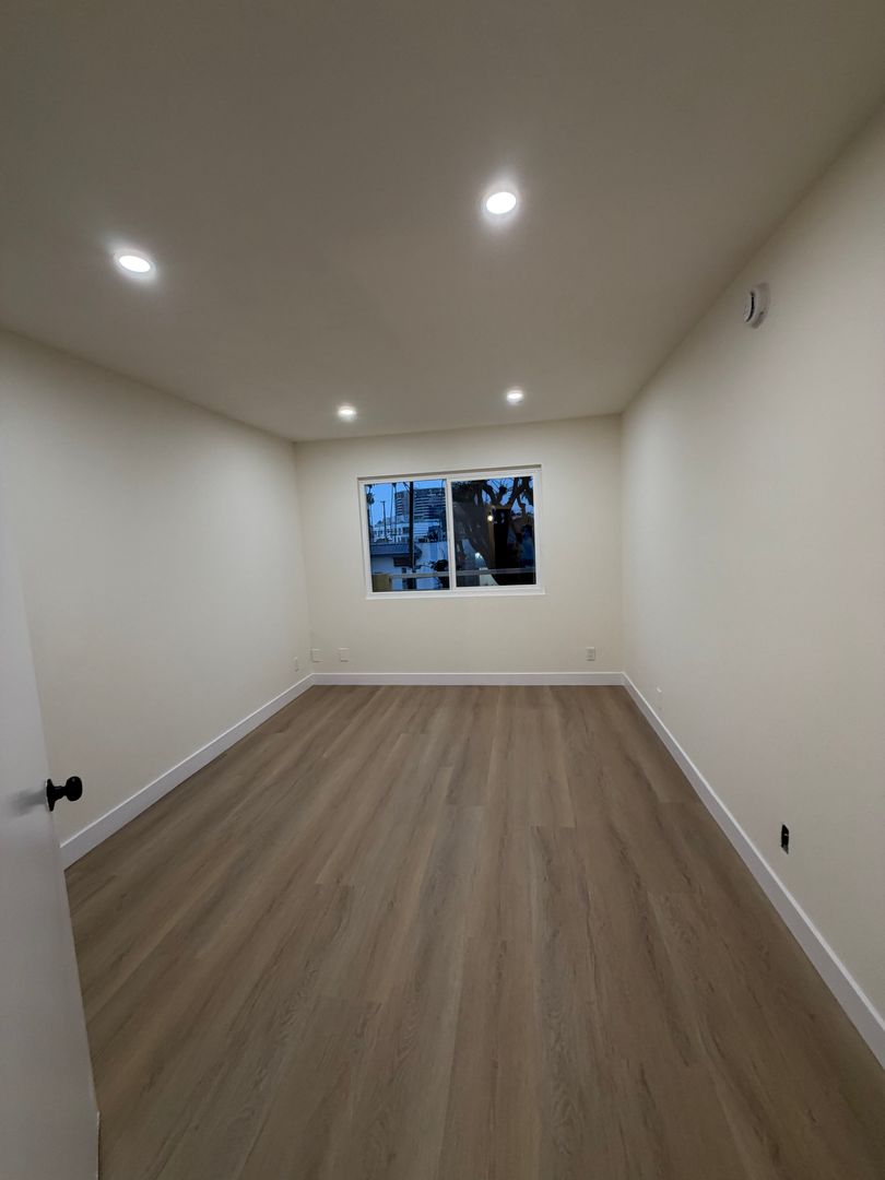 URBI 1 LLC | 2724 Abbot Kinney Blvd 7 of 13