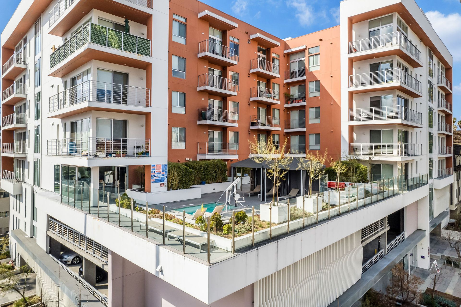 Los Angeles Apartment: 453 S Kenmore Ave