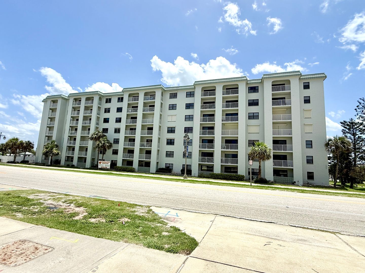 Daytona Beach Condo: 3800 South Atlantic Ave