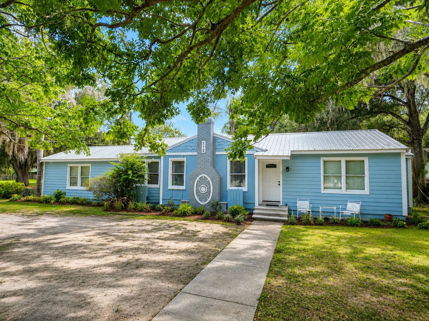 Fruitland Park House: 112 S Dixie Ave
