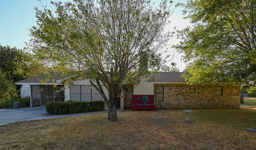 Charming 3 Bed 2 Bath in Chico TX – photo 1