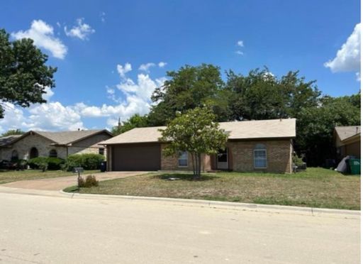 Denton Home 3 Bedroom 2 Bath – photo 1