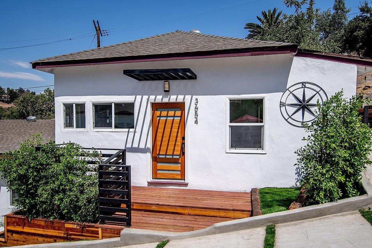 LOS ANGELES Apartment: 3648 Harriman Ave