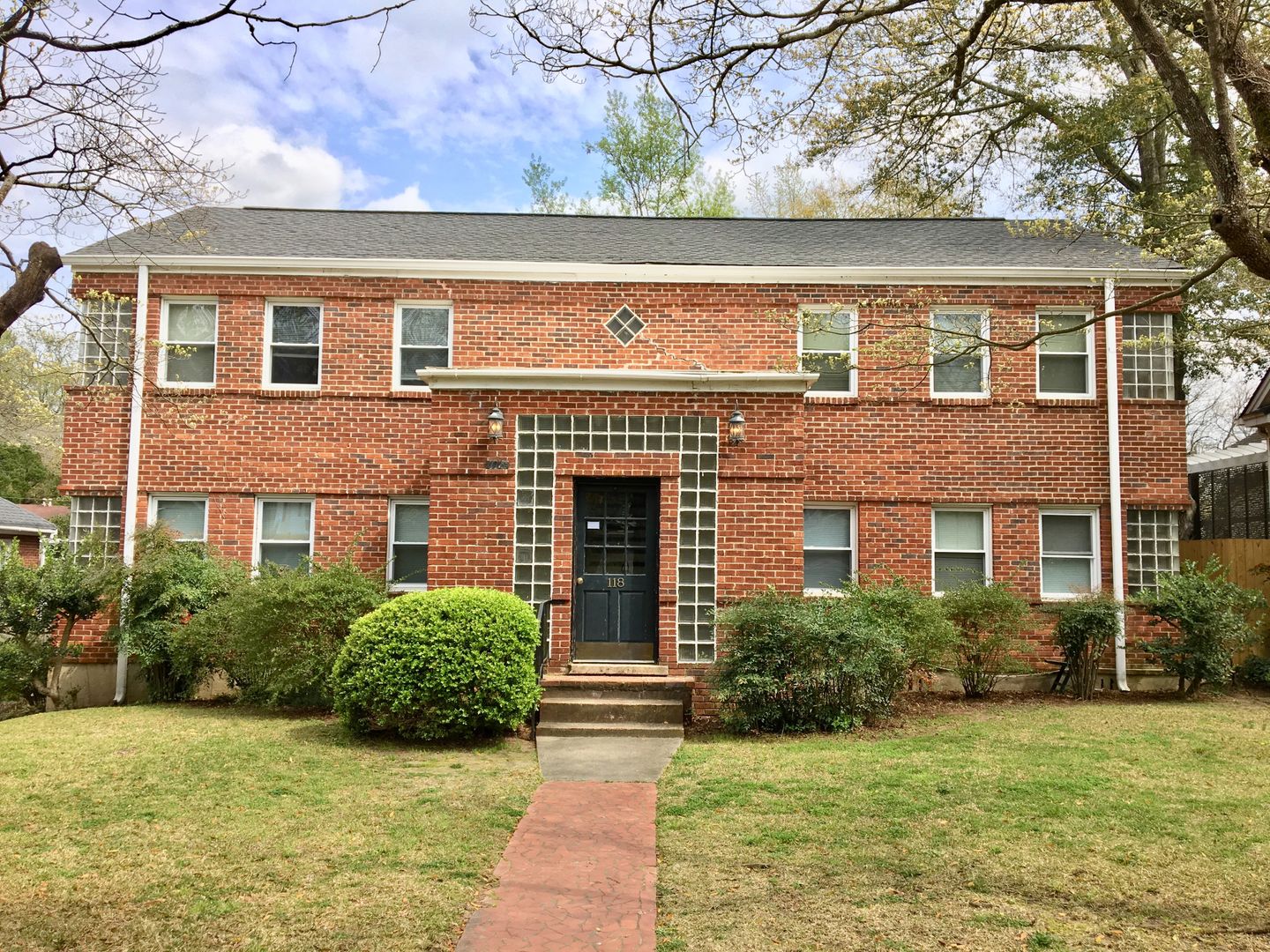 Columbia Apartment: 118 S. Waccamaw Avenue