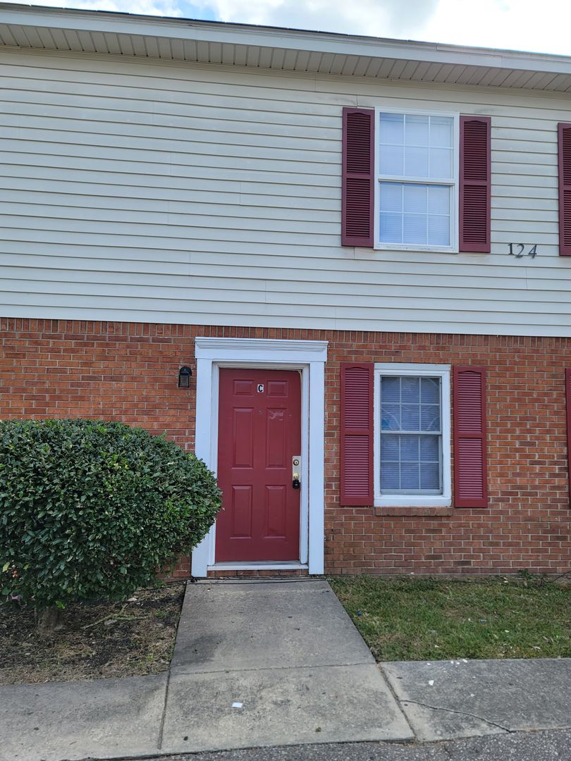 West Columbia Apartment: 124 Villas Court