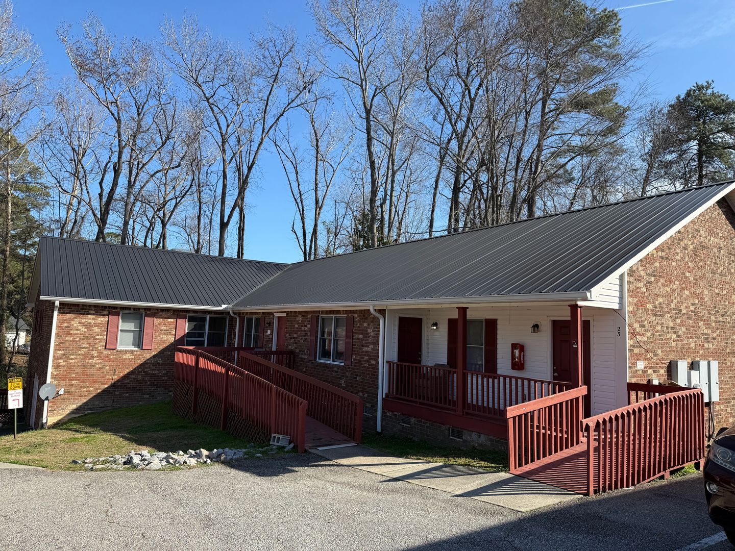 Lexington Apartment: 609 South Lake Drive