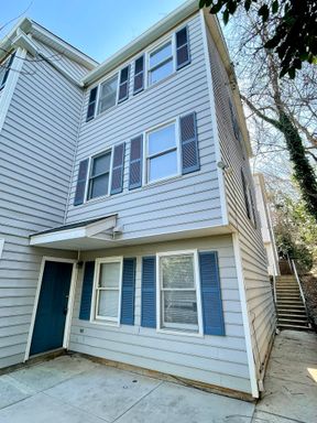 Townhouse located near corner of Gervais and Barnwell Streets. Walk to USC! – photo 1