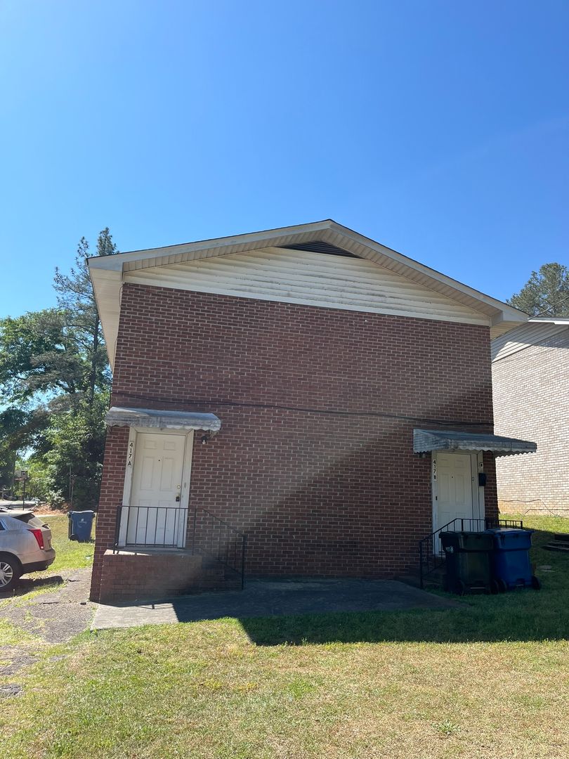 West Columbia Apartment: 417 North Lucas St