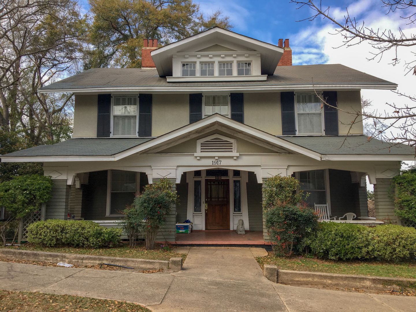 Columbia Apartment: 1917 Senate Street