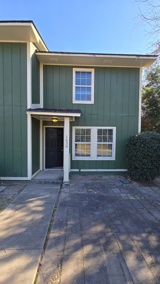 West Columbia Townhome: 1639 North Ave