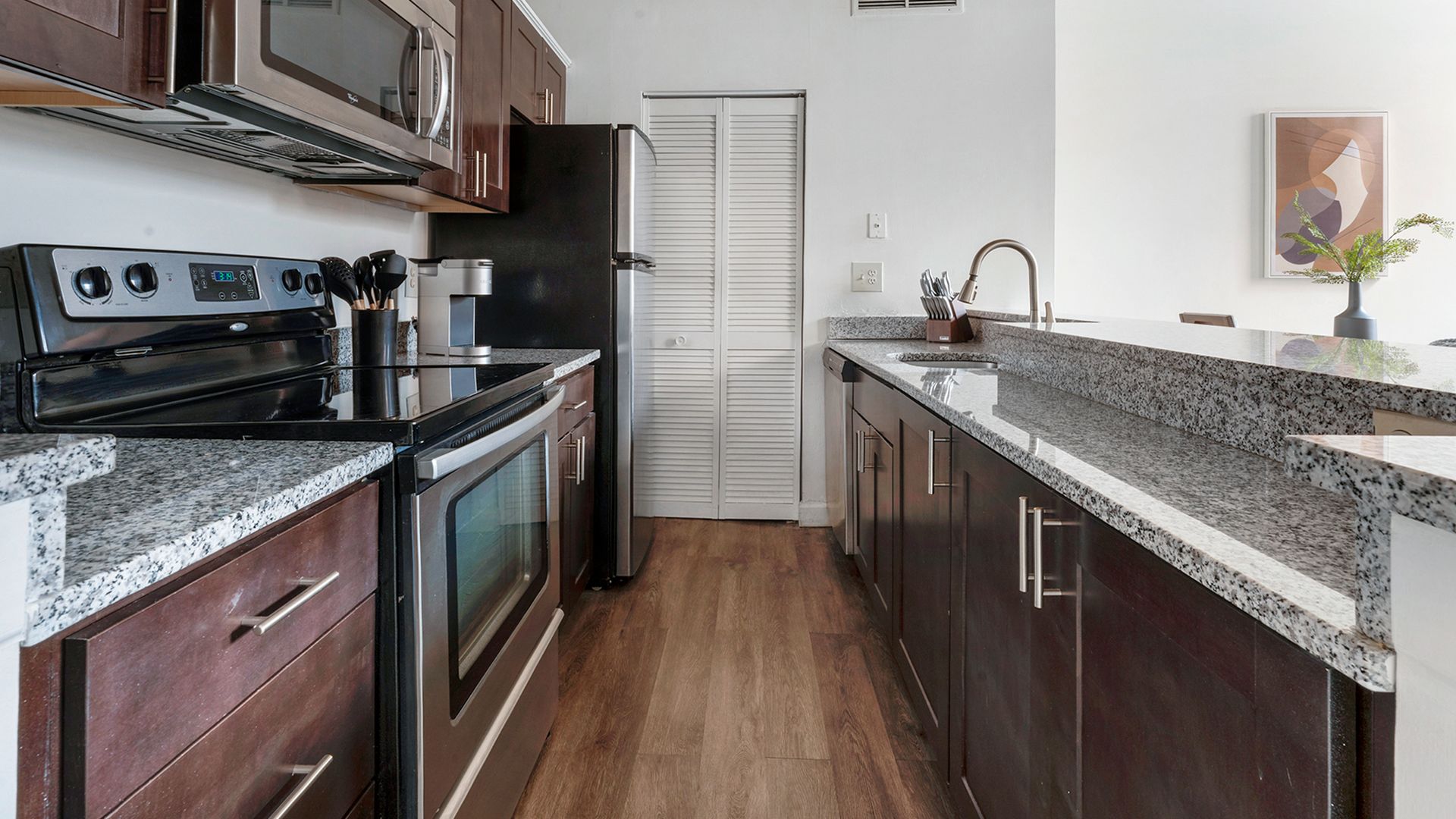 Baltimore Apartment: 121 S Fremont Ave