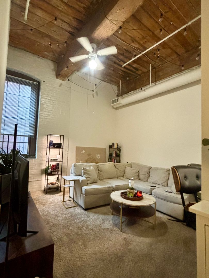 Baltimore Apartment: 121 S Fremont Ave